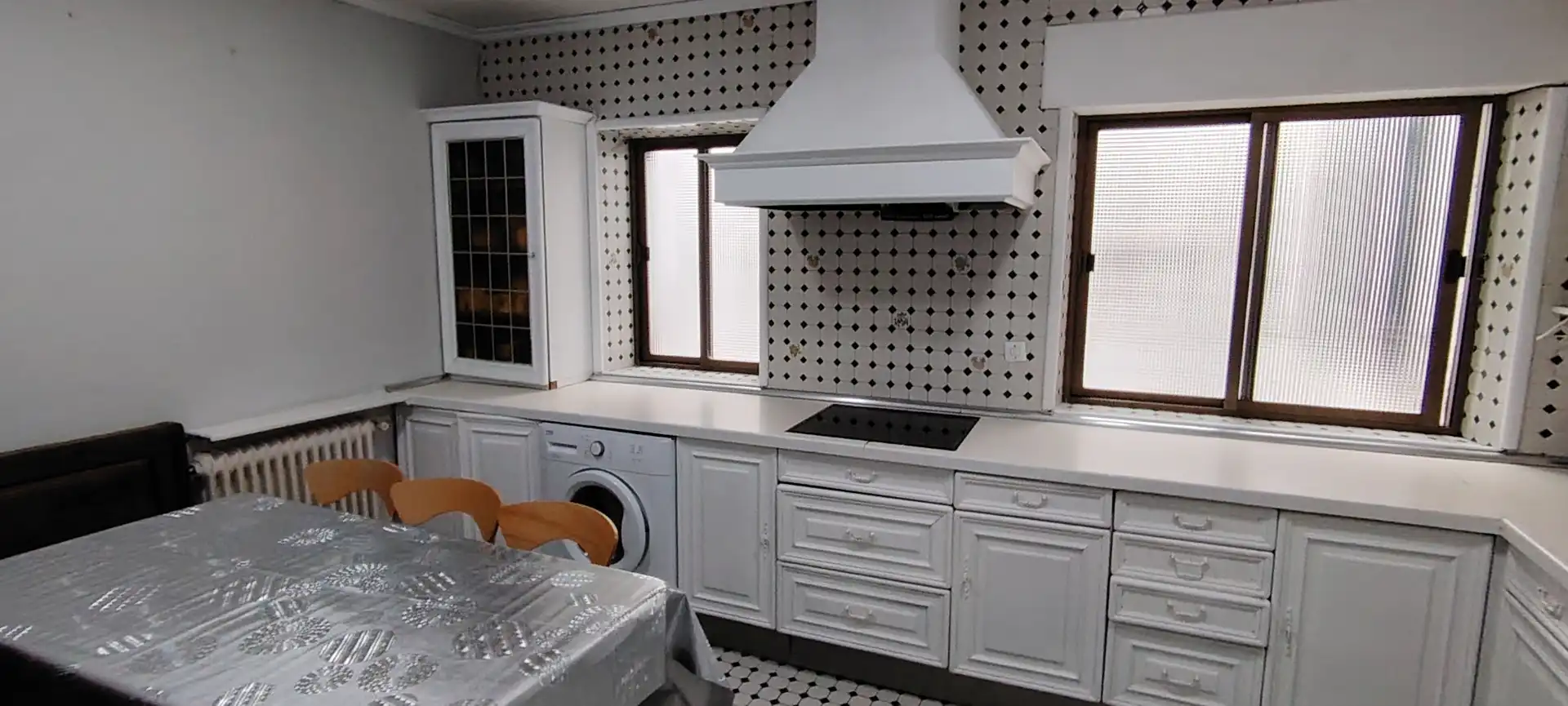 Kitchen of Flat for sale in Salamanca  with Heating, Parquet flooring and Furnished