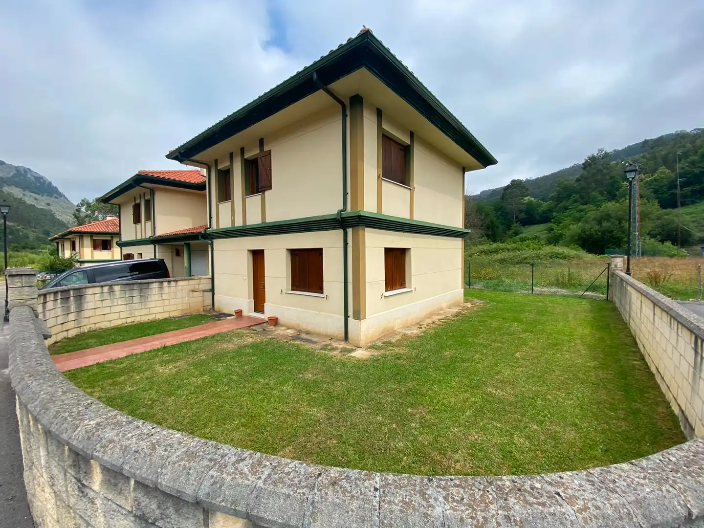 Vista exterior de Casa o chalet en venta en Castro-Urdiales con Calefacción, Jardín privado y Parquet