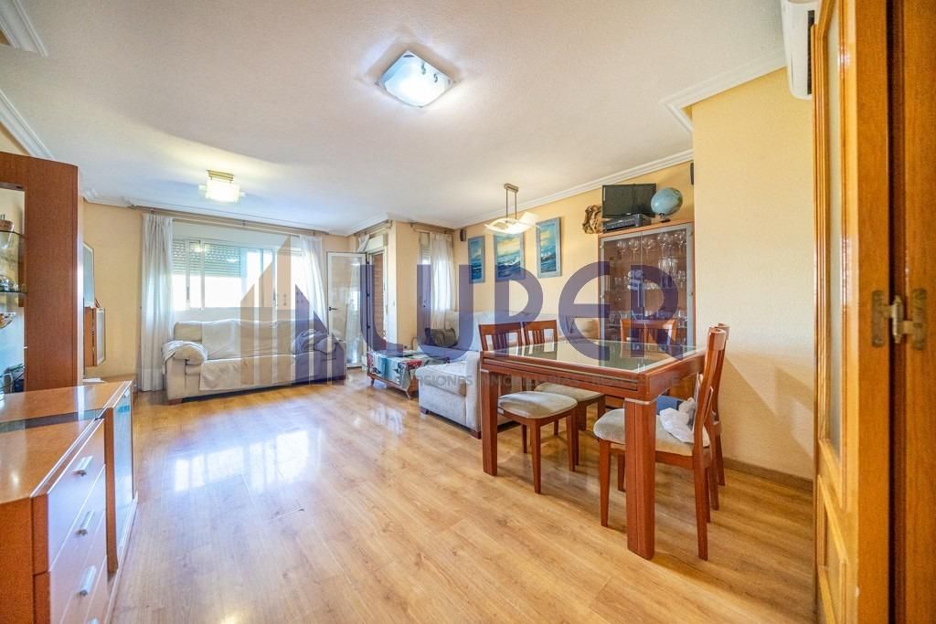 Vista exterior de Pis en venda en Alicante / Alacant amb Terrassa i Piscina comunitària