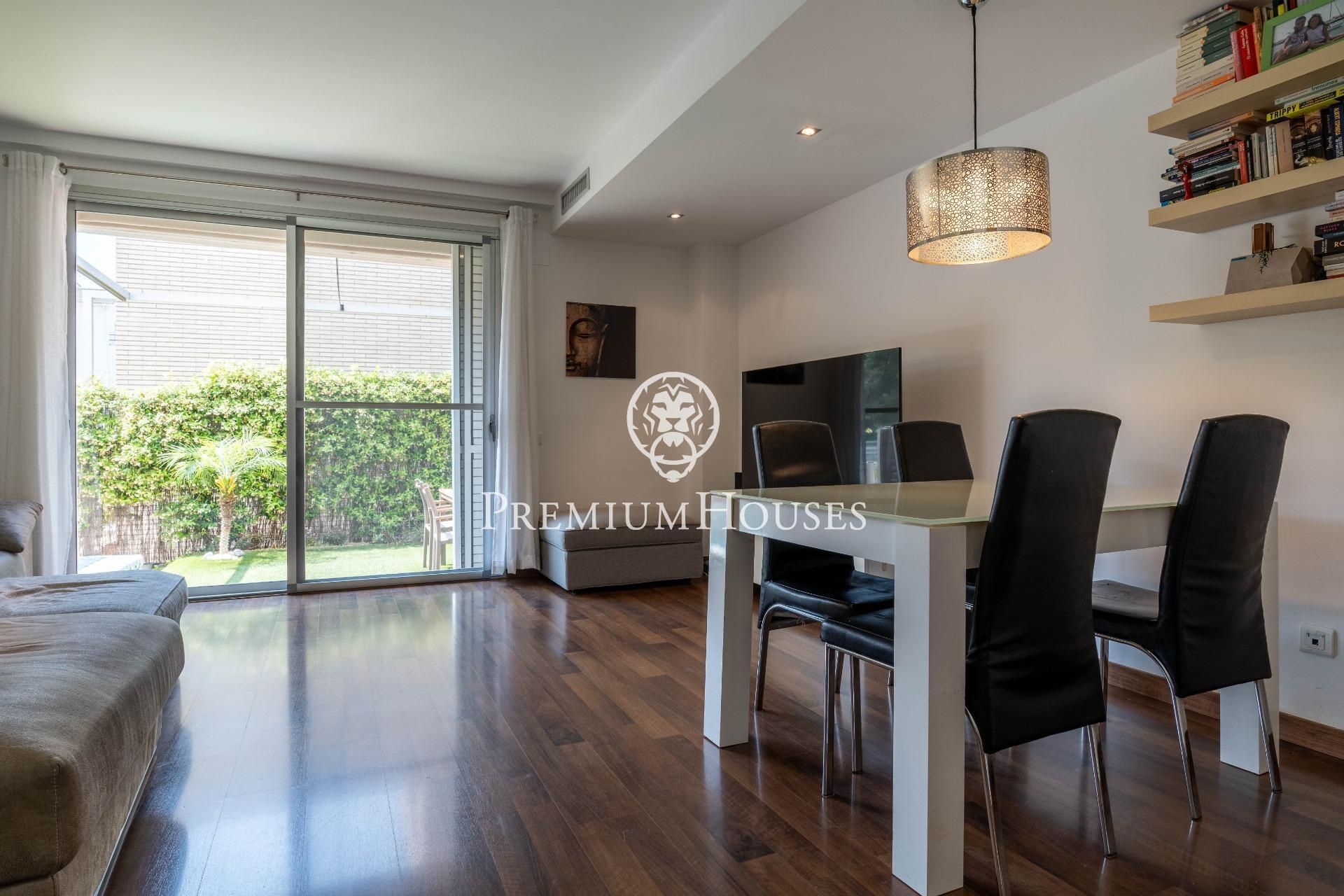 Exterior view of Single-family semi-detached for sale in Sitges  with Air Conditioner, Heating and Private garden