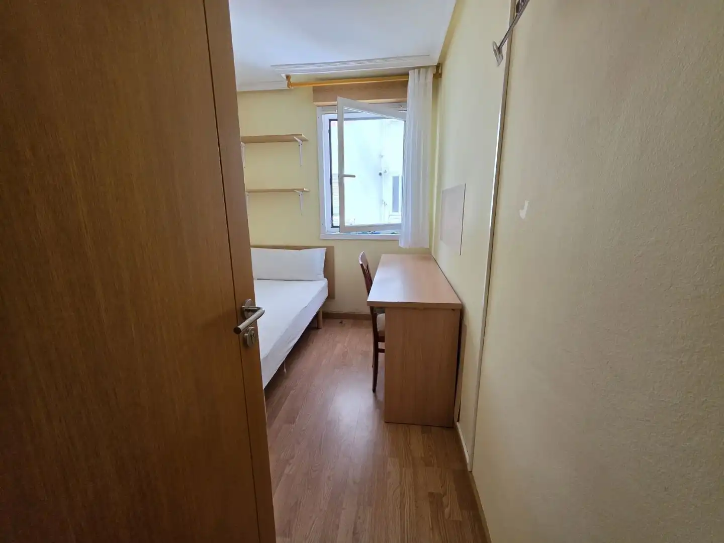 Schlafzimmer von Wohnung zur Miete in A Coruña Capital  mit Möbliert