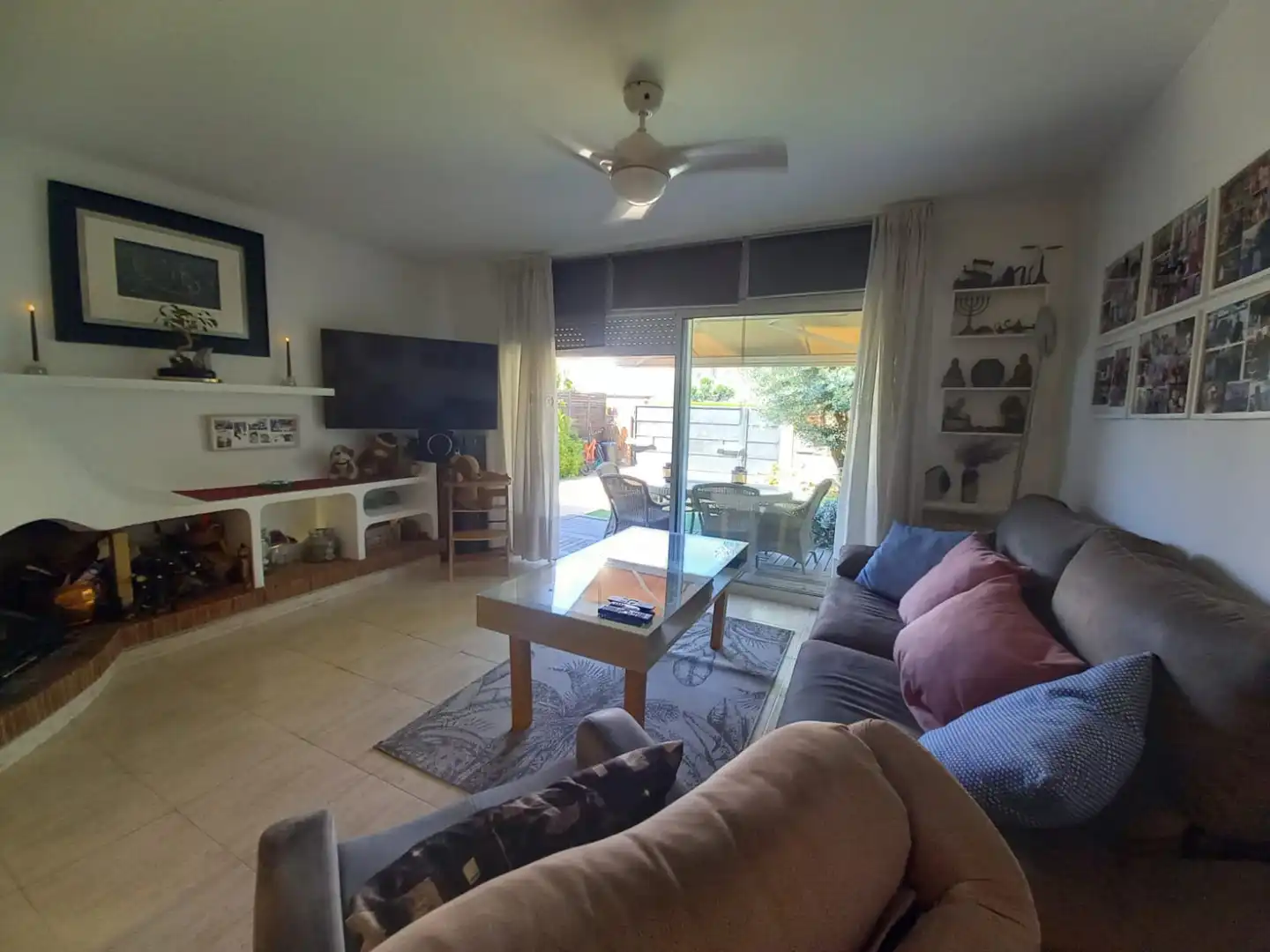 Sala de estar de Casa adosada en venta en Lliçà d'Amunt con Calefacción, Jardín privado y Amueblado