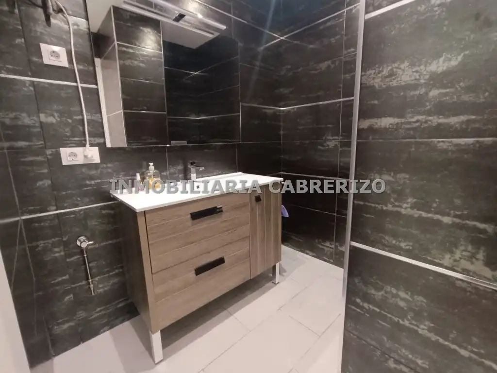 Badezimmer von Büro zum Verkauf in  Logroño mit Klimaanlage, Heizung und Möbliert