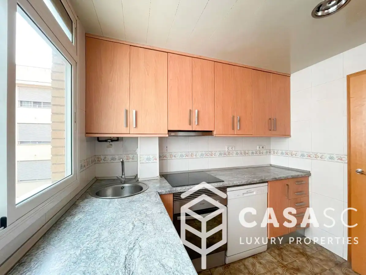 Cocina de Piso en venta en Cerdanyola del Vallès con Calefacción y Balcón
