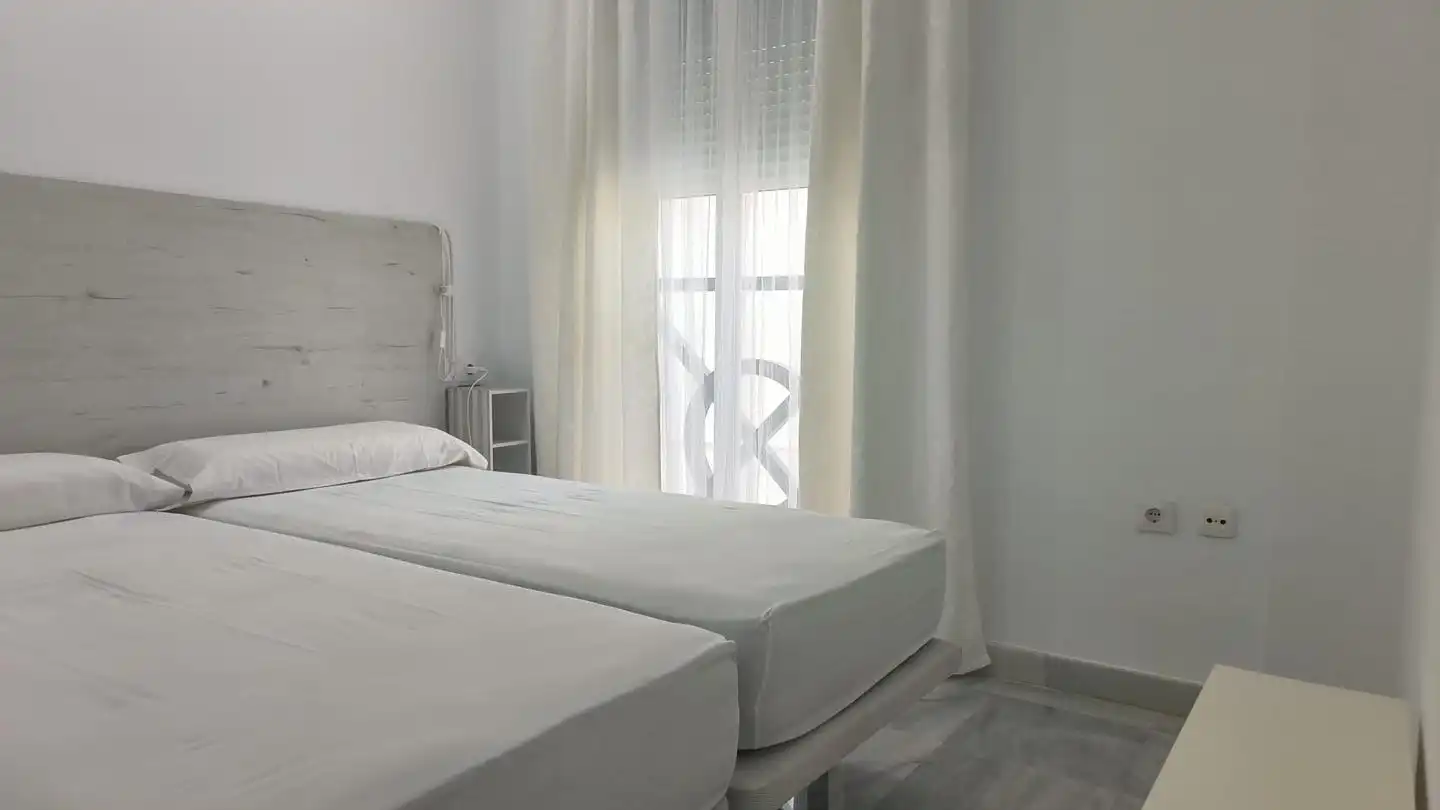 Dormitori de Apartament de lloguer en Jerez de la Frontera amb Aire condicionat i Moblat