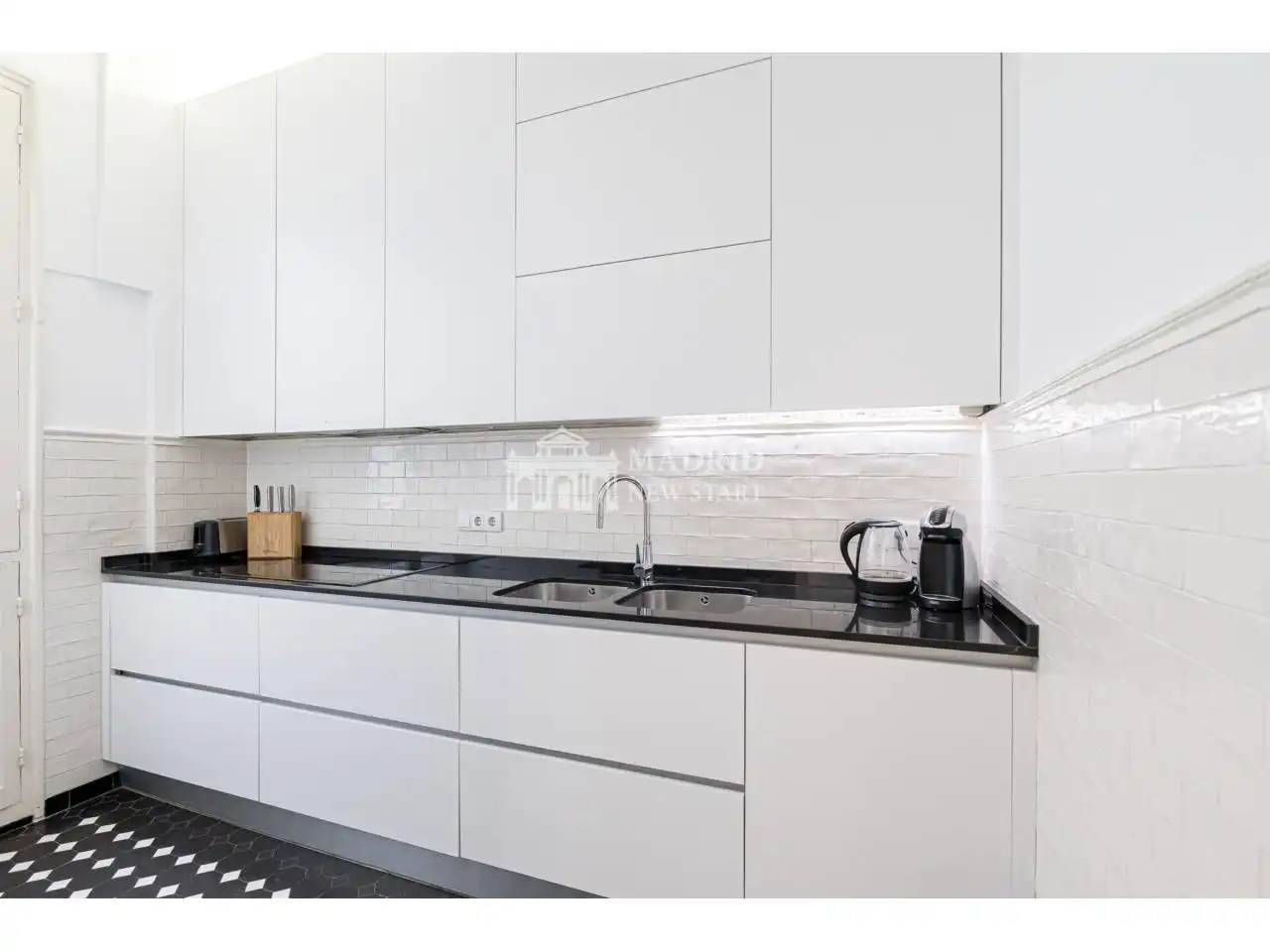 Kitchen of Flat for rent in Madrid  with Air Conditioner, Heating and Parquet flooring