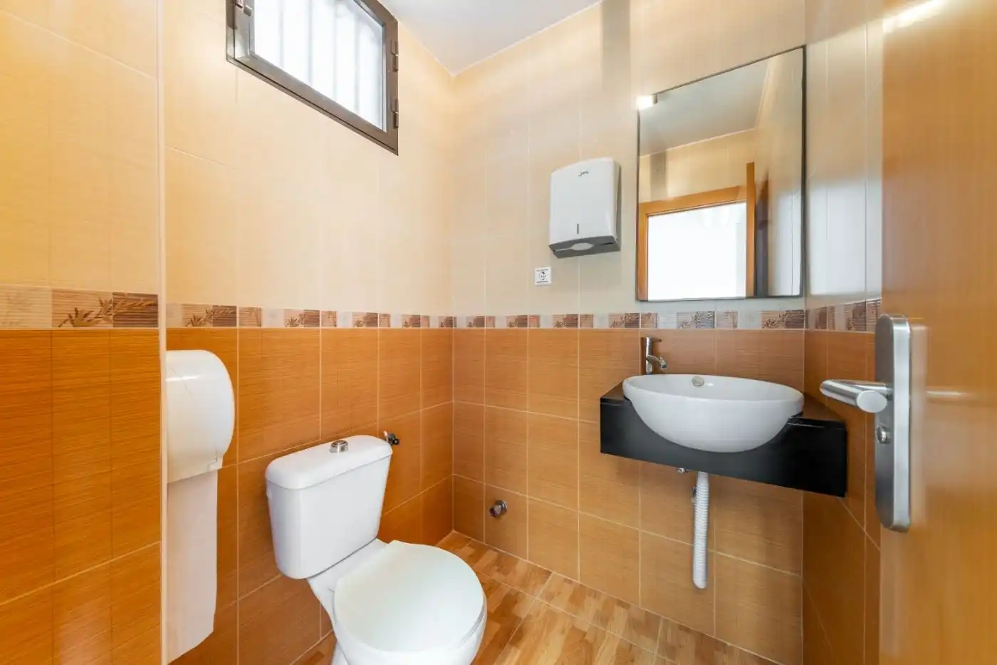 Badezimmer von Büro zum Verkauf in Benidorm mit Klimaanlage, Heizung und Möbliert