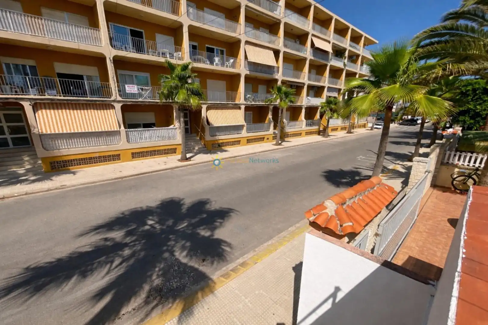 Vista exterior de Casa o xalet en venda en Miramar amb Aire condicionat, Jardí privat i Terrassa