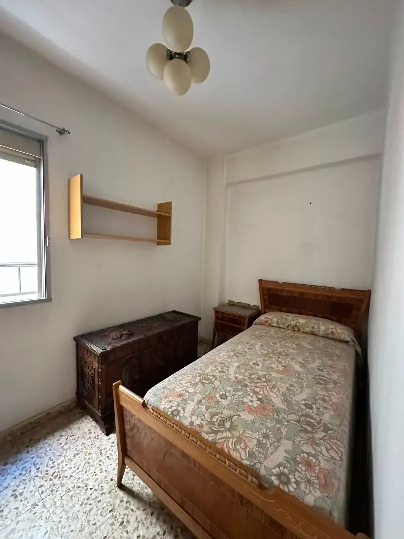 Habitación de Piso en venta en Valencia con Amueblado, Horno y Balcón