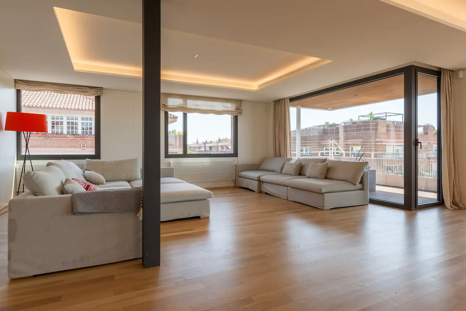 Sala d'estar de Àtic de lloguer en Barcelona amb Aire condicionat, Calefacció i Parquet