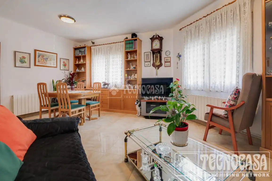 Sala de estar de Casa adosada en venta en Santa Coloma de Gramenet con Aire acondicionado, Calefacción y Parquet