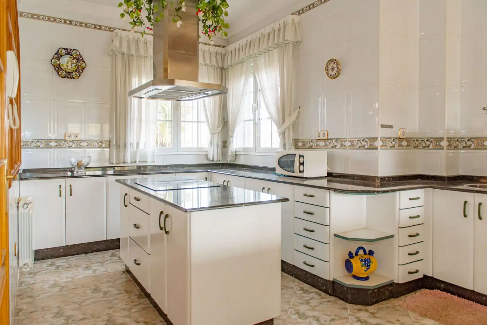 Cocina de Casa o chalet en venta en Ponferrada con Calefacción, Jardín privado y Terraza