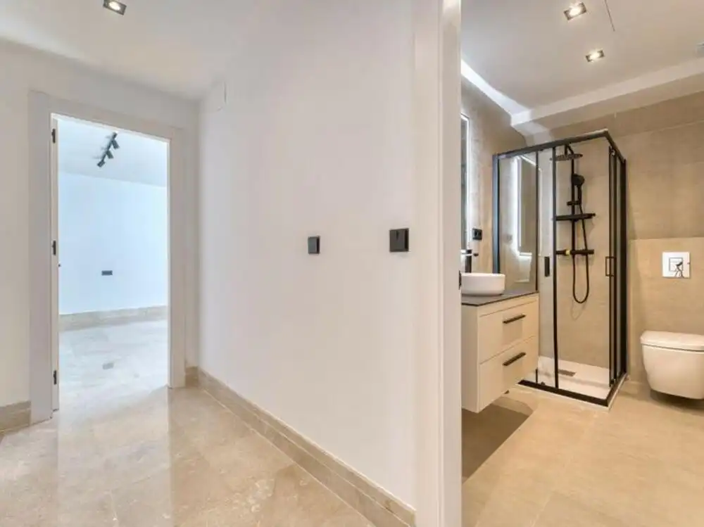 Baño de Casa o chalet de alquiler en Marbella con Aire acondicionado, Jardín privado y Terraza