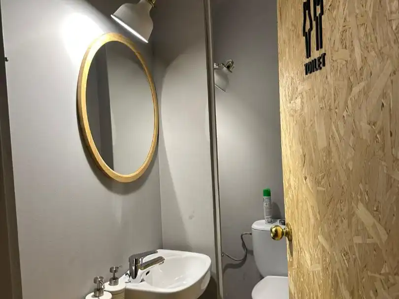 Baño de Oficina de alquiler en Barcelona con Aire acondicionado, Calefacción y Amueblado