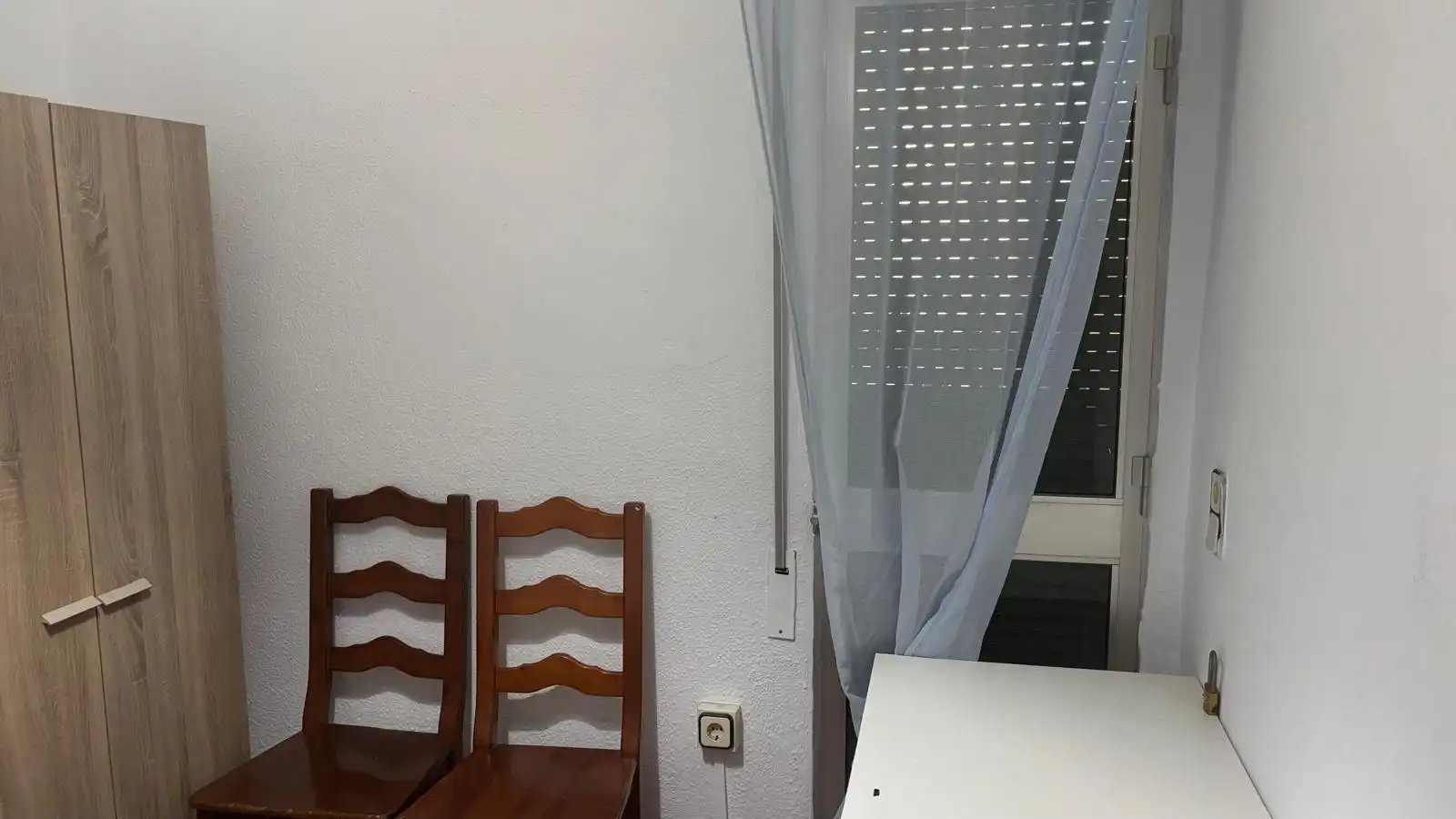 Bedroom of Flat for sale in Sevilla  with Air Conditioner, Private garden and Furnished