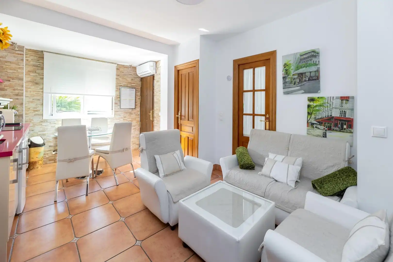 Sala d'estar de Casa o xalet en venda en Granada amb Jardí privat, Terrassa i Piscina