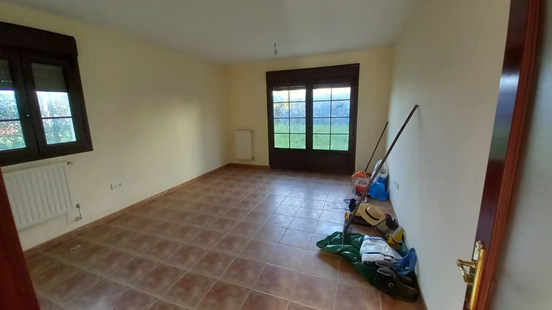 Sala d'estar de Casa adosada en venda en Reocín amb Calefacció, Jardí privat i Terrassa