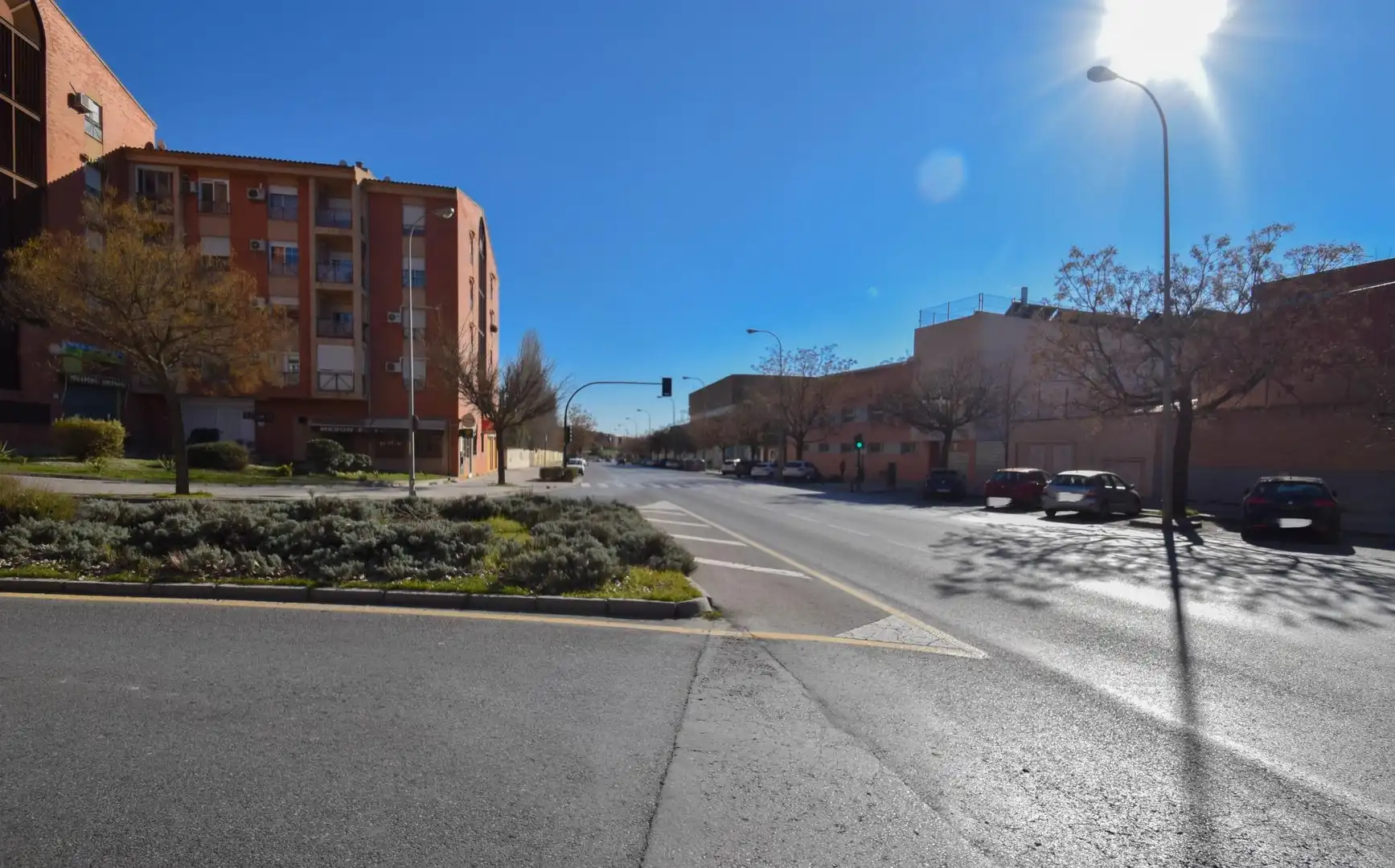 Außenansicht von Garage zum Verkauf in Granada