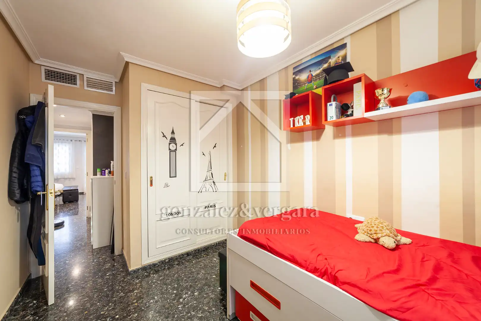 Habitación de Casa adosada en venta en Alzira con Aire acondicionado, Calefacción y Terraza