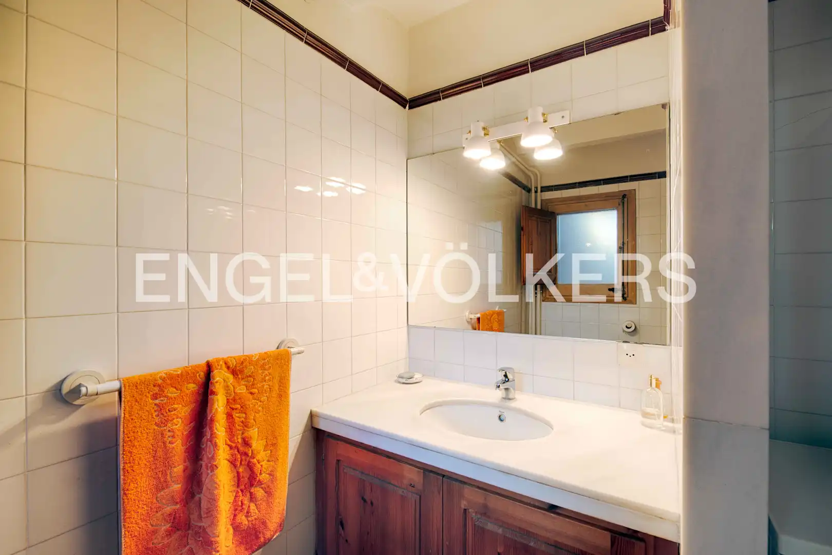 Baño de Casa adosada en venta en Cabanelles con Calefacción, Jardín privado y Terraza