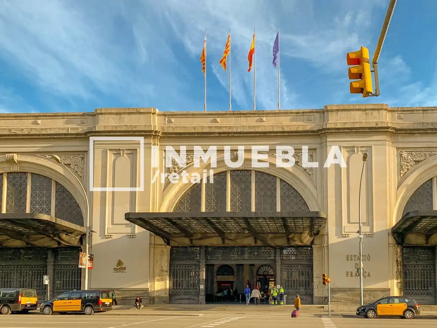 Vista exterior de Local en venda en Barcelona amb Aire condicionat i Terrassa