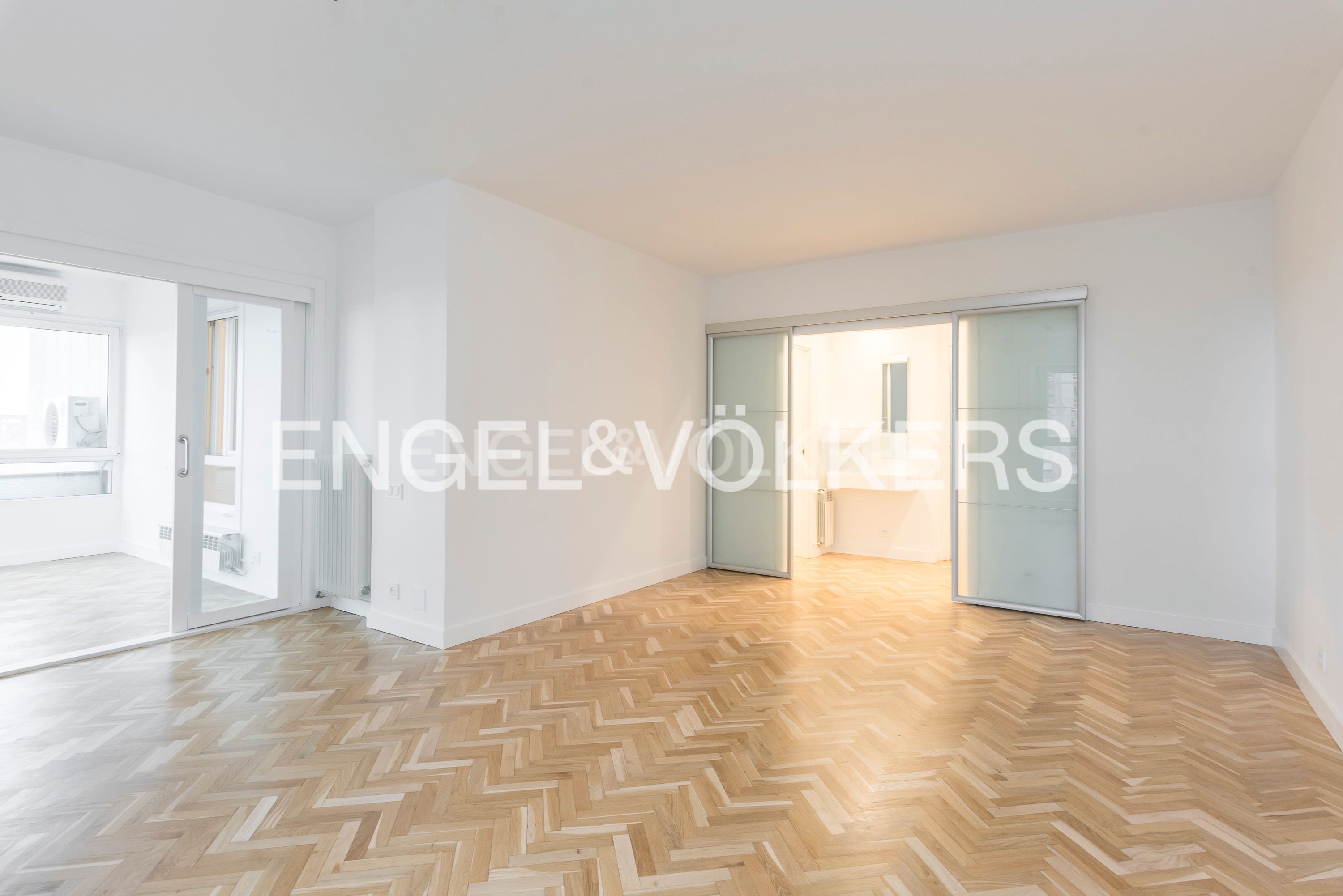 Living room of Apartment for sale in  Madrid Capital  with Air Conditioner, Heating and Parquet flooring