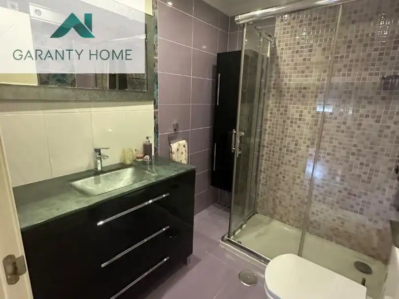 Badezimmer von Wohnung zur Miete in Málaga mit Klimaanlage, Privatgarten und Terrasse