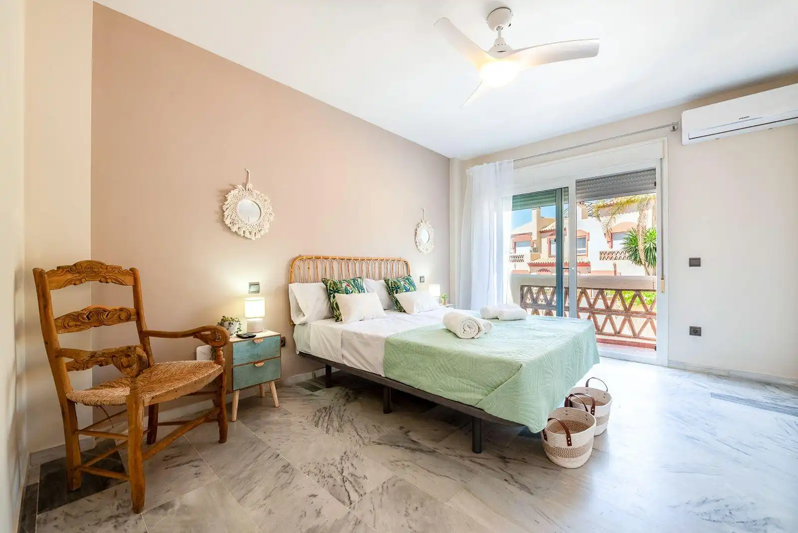 Habitación de Casa adosada en venta en Marbella con Aire acondicionado, Calefacción y Jardín privado