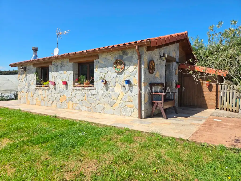 Jardí de Casa o xalet en venda en Colunga amb Calefacció, Jardí privat i Parquet
