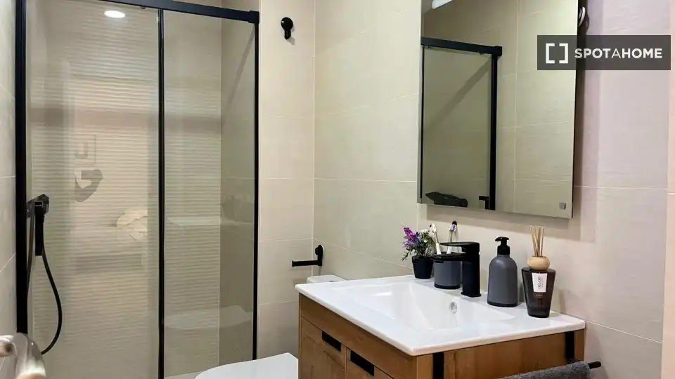 Baño de Piso de alquiler en Burjassot con Aire acondicionado, Calefacción y Amueblado
