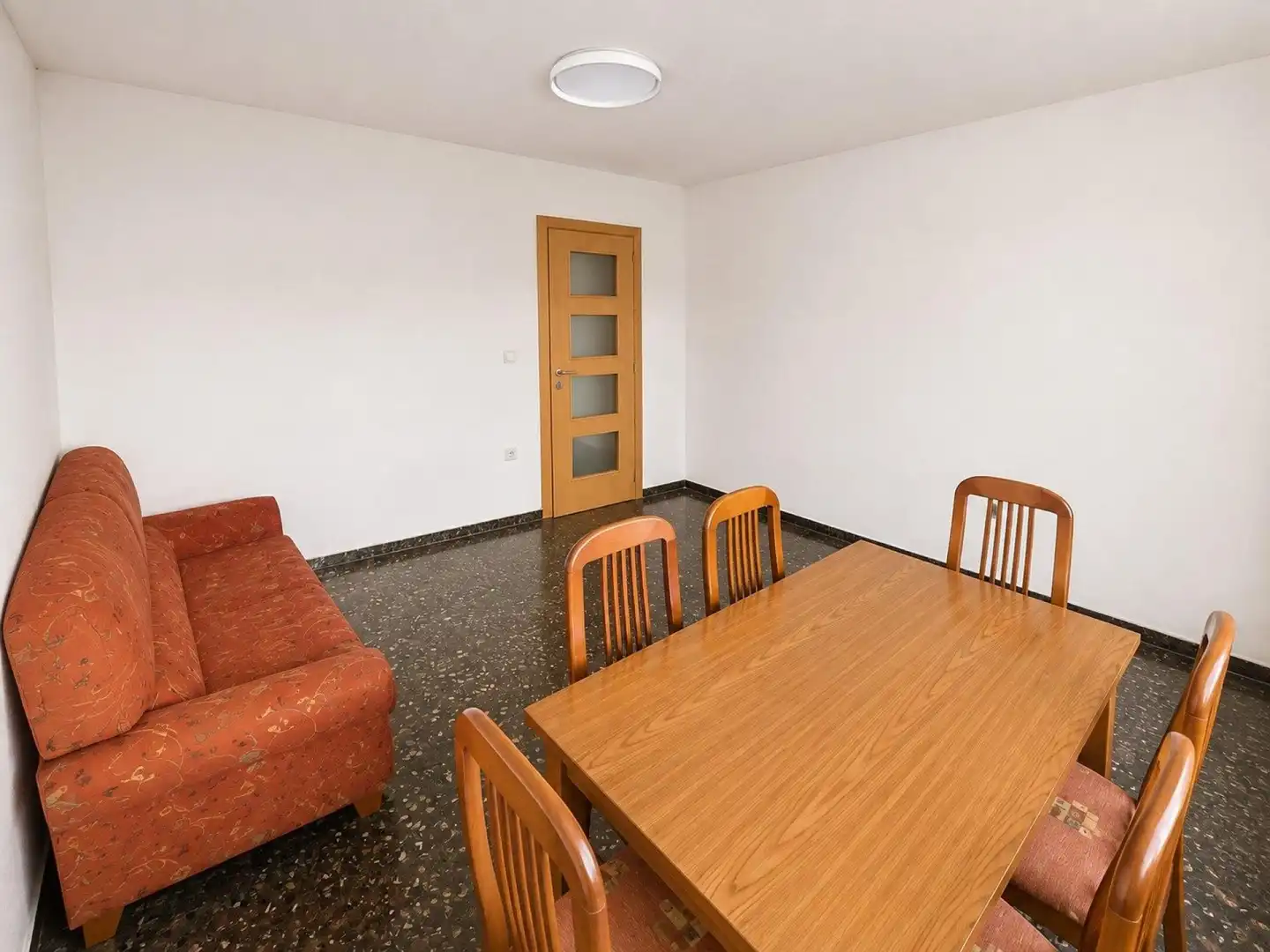 Wohnung zum Verkauf in Xirivella mit Klimaanlage, Heizung und Terrasse