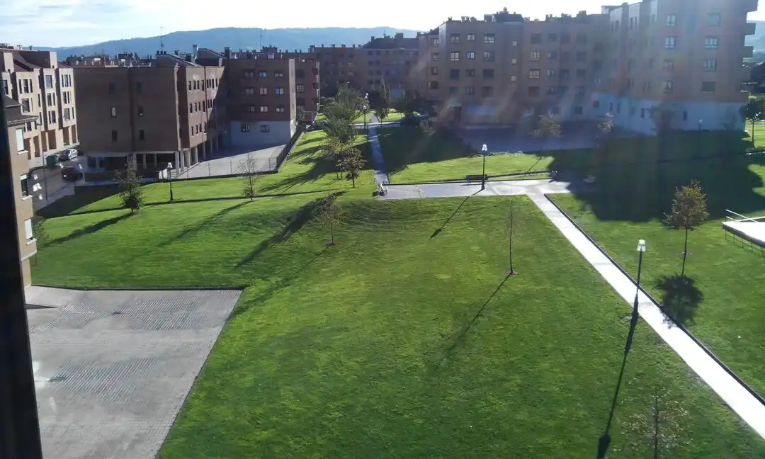 Außenansicht von Wohnung zur Miete in Gijón  mit Heizung und Abstellraum
