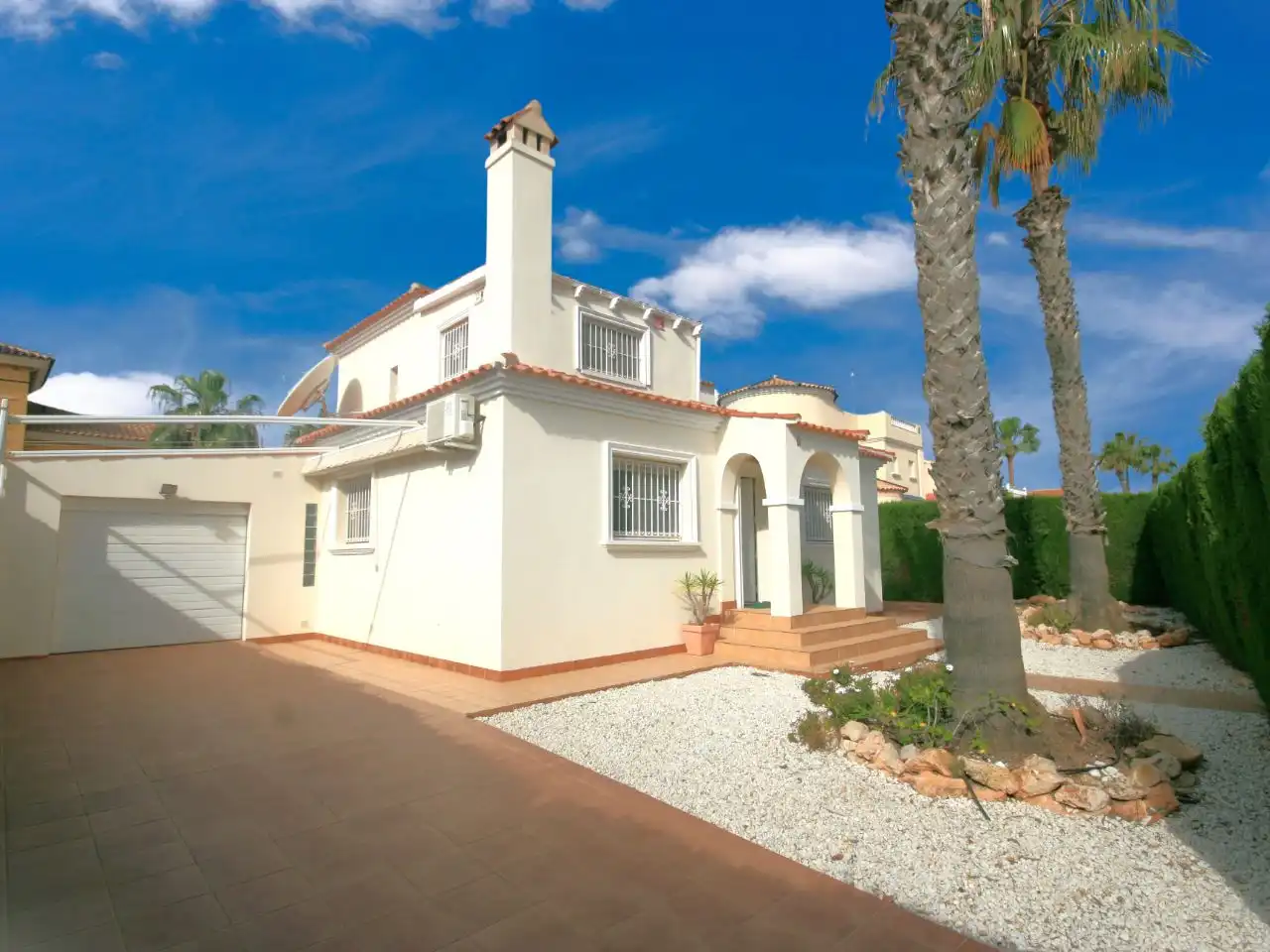 Vista exterior de Casa o chalet en venta en Orihuela con Aire acondicionado y Piscina