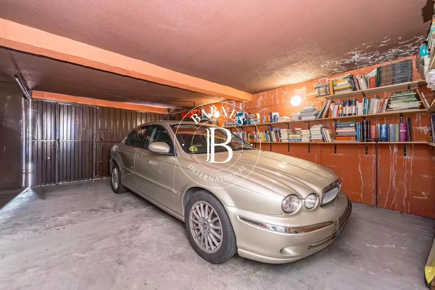 Parking de Casa adosada en venta en Madrid con Calefacción, Jardín privado y Terraza