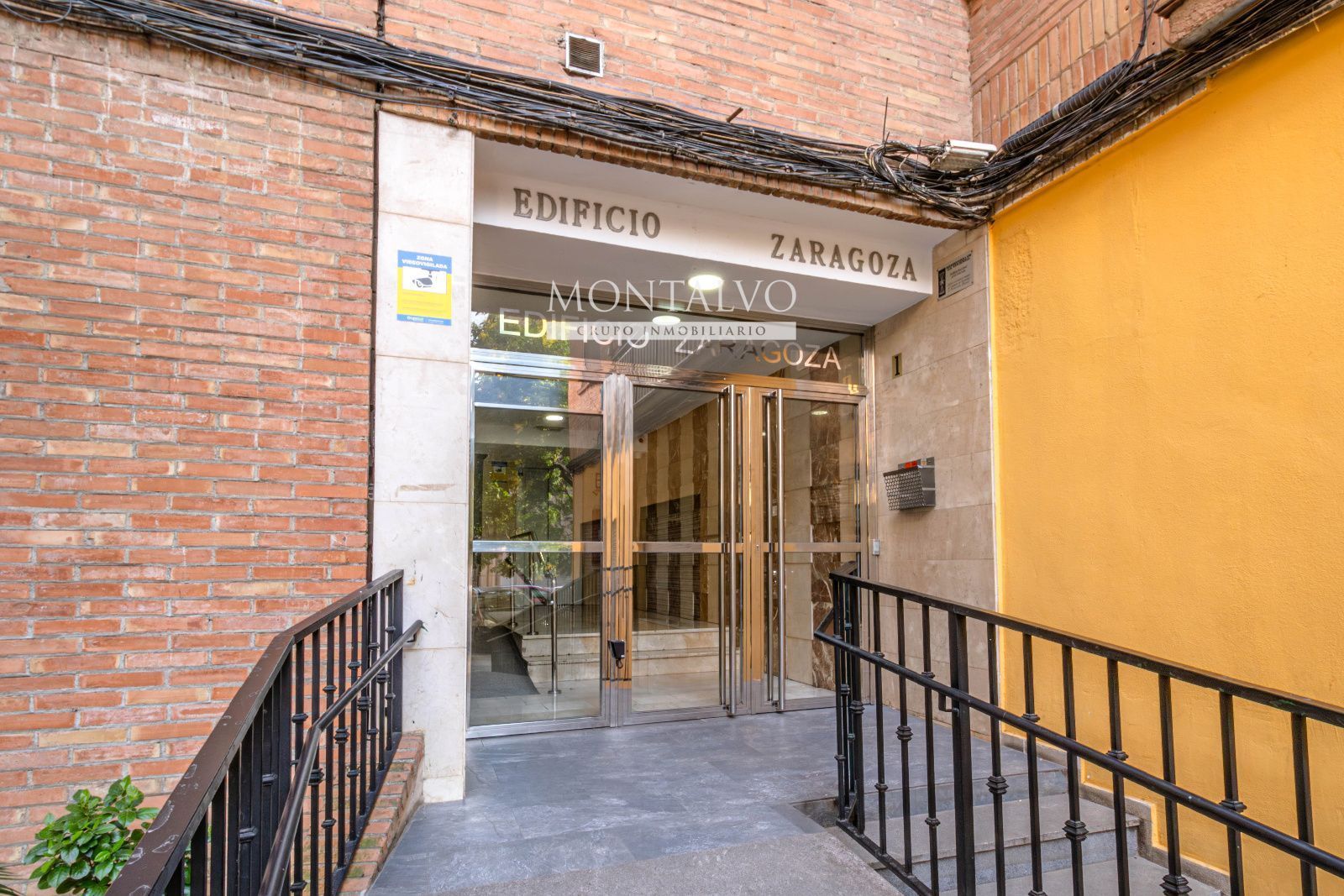 Exterior view of Flat to rent in  Granada Capital  with Furnished