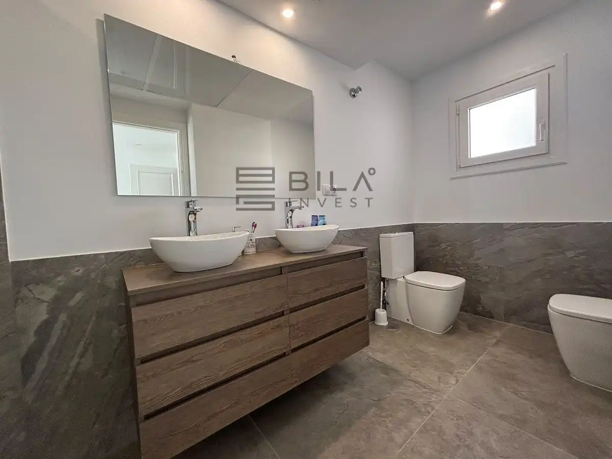 Baño de Casa adosada en venta en Marbella con Aire acondicionado, Terraza y Trastero
