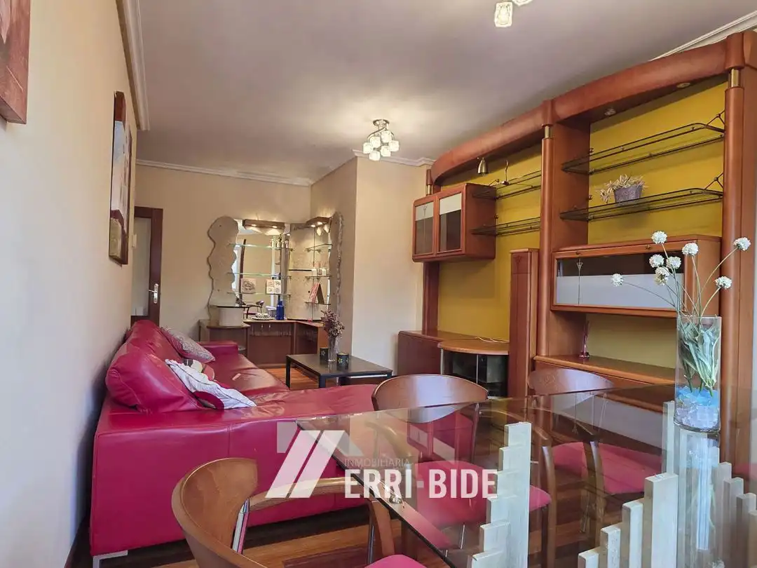 Sala de estar de Piso en venta en Mungia con Calefacción, Trastero y Balcón