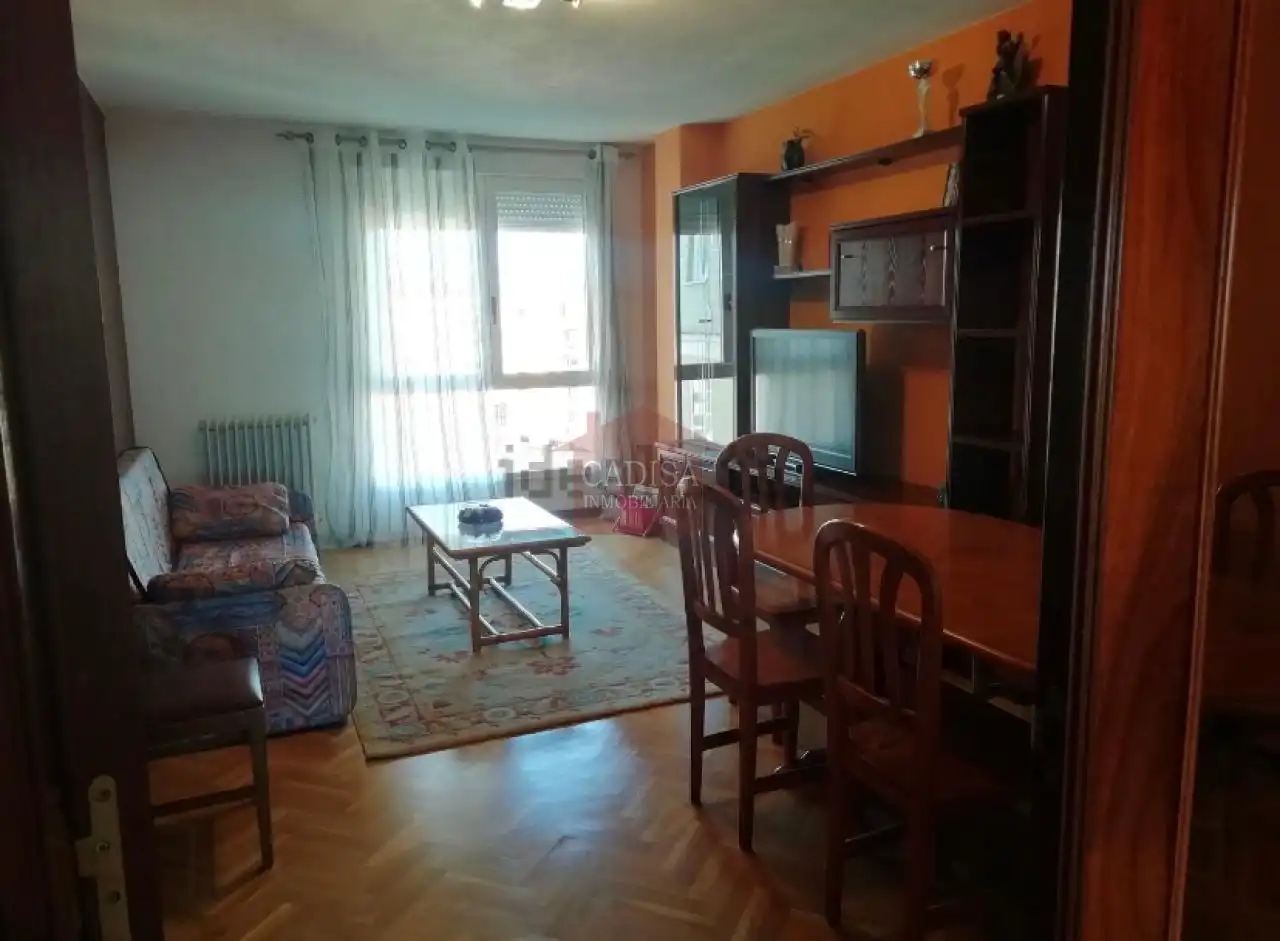 Sala d'estar de Pis de lloguer en Salamanca amb Calefacció, Parquet i Moblat