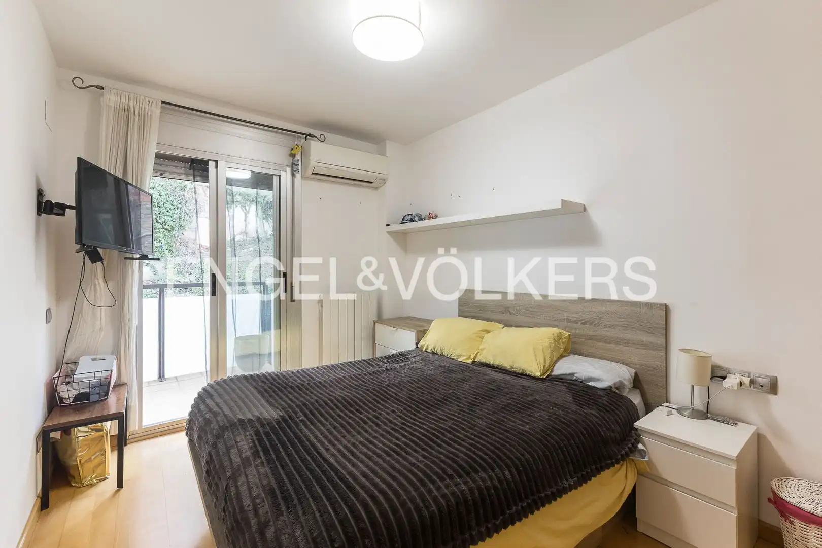 Bedroom of Flat for sale in Barcelona  with Air Conditioner, Heating and Parquet flooring