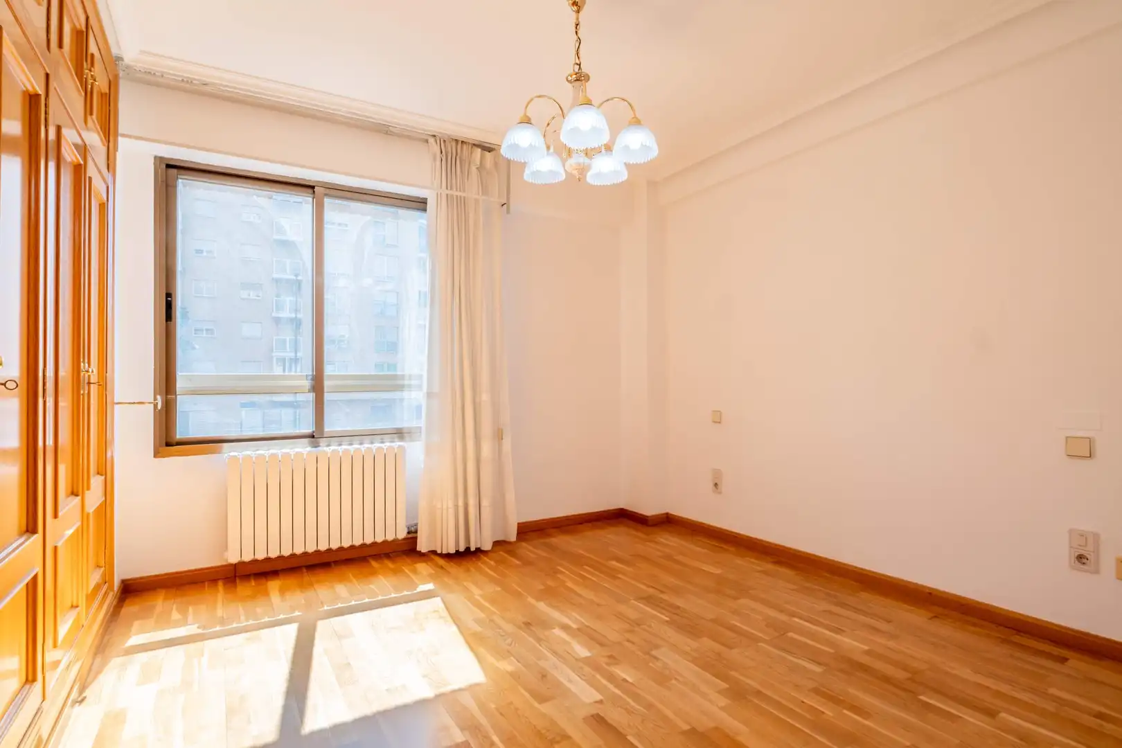 Living room of Flat for sale in Zaragoza  with Air Conditioner, Heating and Parquet flooring