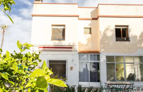 Vista exterior de Casa o xalet en venda en Elche / Elx amb Jardí privat, Terrassa i Piscina