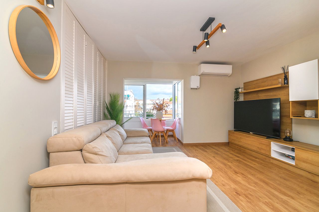 Living room of Flat for sale in Castelldefels  with Air Conditioner, Parquet flooring and Oven