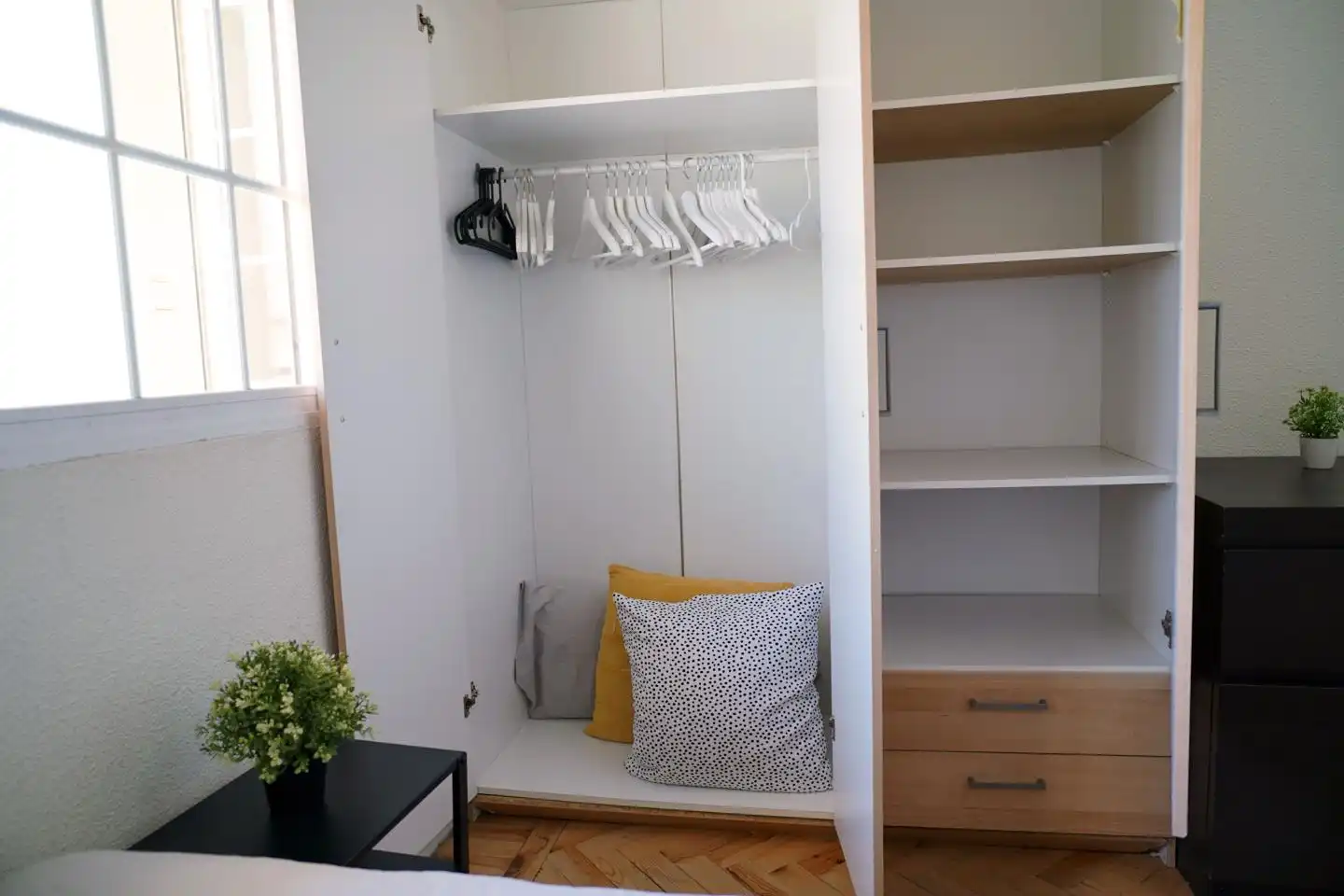 Habitación de Apartamento de alquiler en Madrid con Aire acondicionado, Calefacción y Parquet