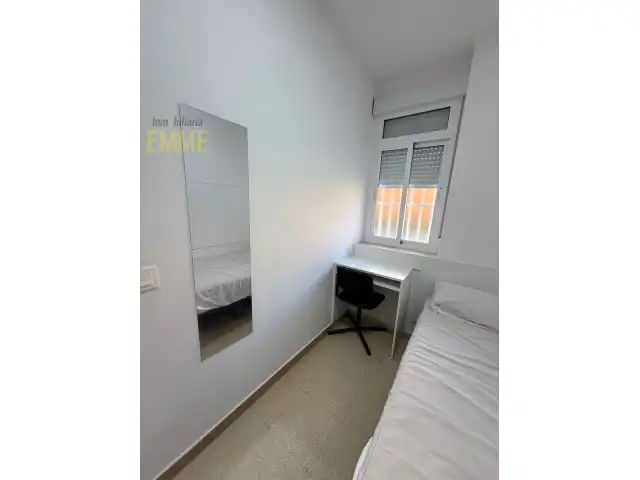 Habitación de Piso de alquiler en Málaga con Aire acondicionado, Terraza y Amueblado