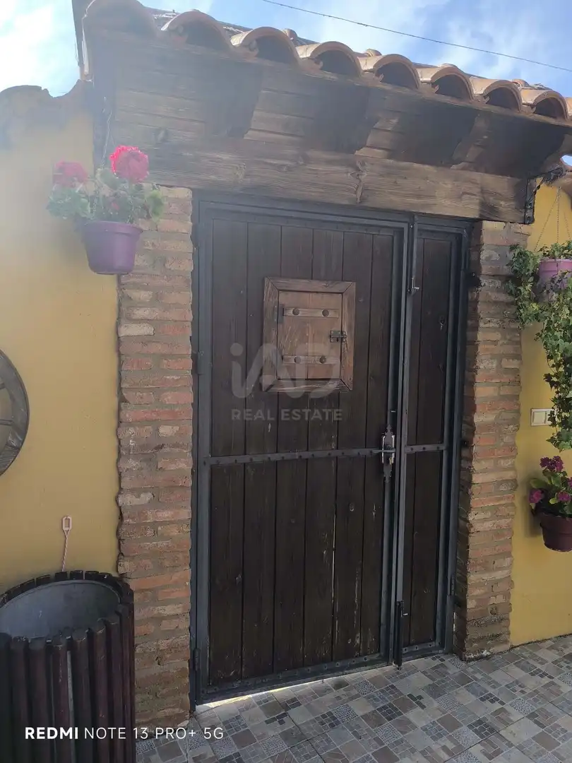 Vista exterior de Casa o xalet en venda en Santas Martas amb Calefacció i Terrassa