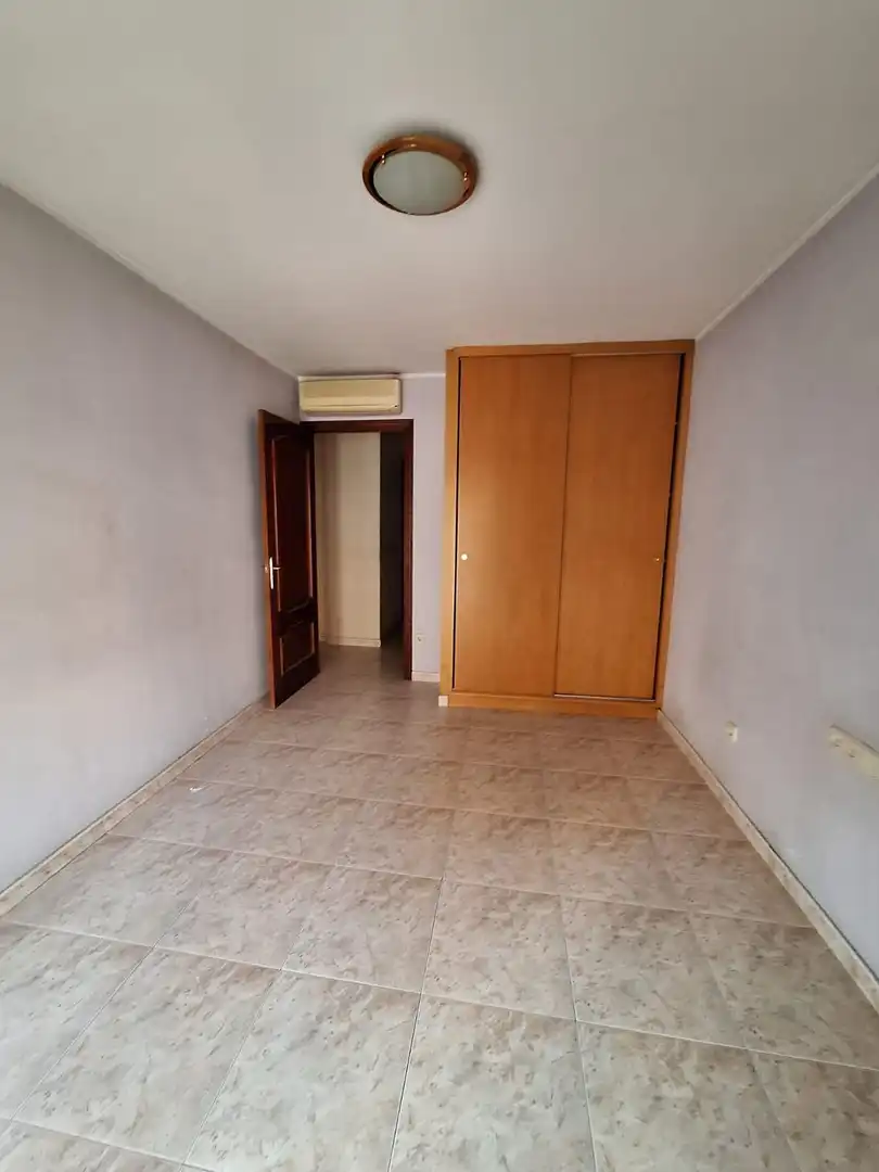 Schlafzimmer von Wohnung zum Verkauf in Sabadell mit Klimaanlage, Heizung und Balkon
