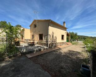 Vista exterior de Casa o xalet en venda en Querol amb Calefacció, Jardí privat i Terrassa