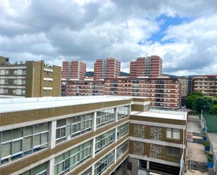 Vista exterior de Pis en venda en Bilbao  amb Terrassa