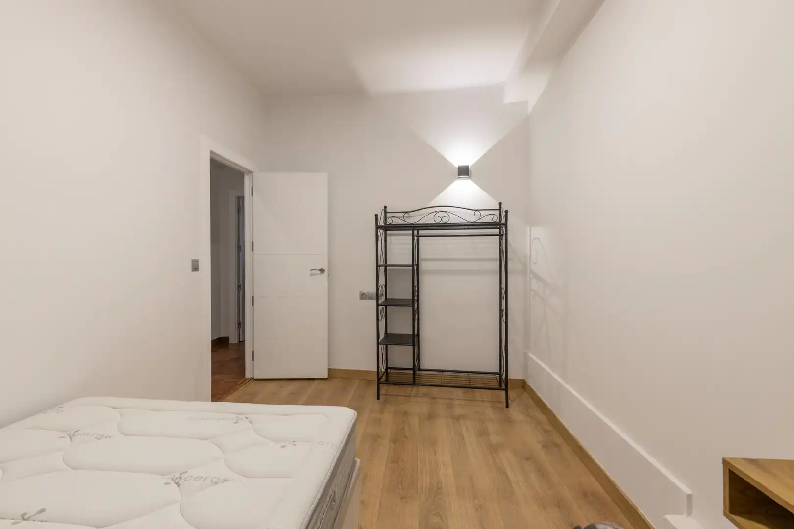 Schlafzimmer von Wohnung zum Verkauf in Granada mit Parkett