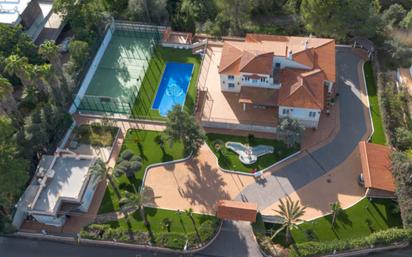 Vista exterior de Casa o xalet en venda en Alzira amb Aire condicionat, Terrassa i Piscina